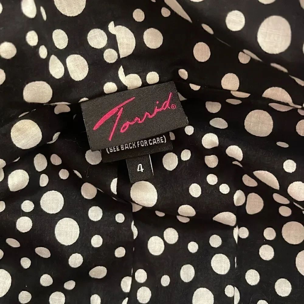 TORRID   - Picture 6 of 7